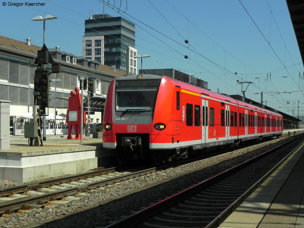 23.04.2011: 425 263-1 verlsst als S1 von Osterburken nach Homburg (Saar) den Kaiserlauterer Hbf.