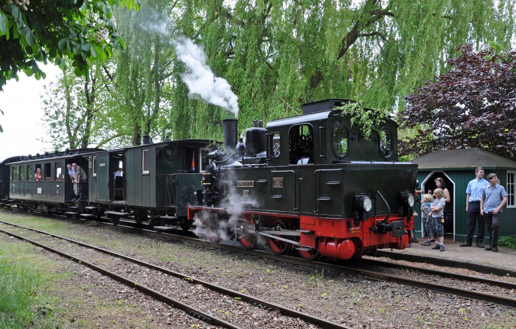 23.05.10 , Bruchhausen-Vilsen ; ein Zug nach Bhv, bespannt mit der  Spreewald , wartet in Heiligenberg auf den Gegennzug