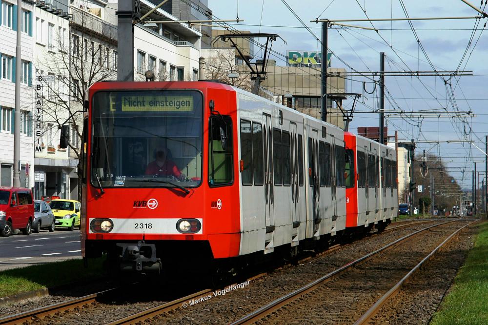 2318 auf der Aachener Strae auf Hhe des Maarweges im Stadionverkehr am 14.04.2013