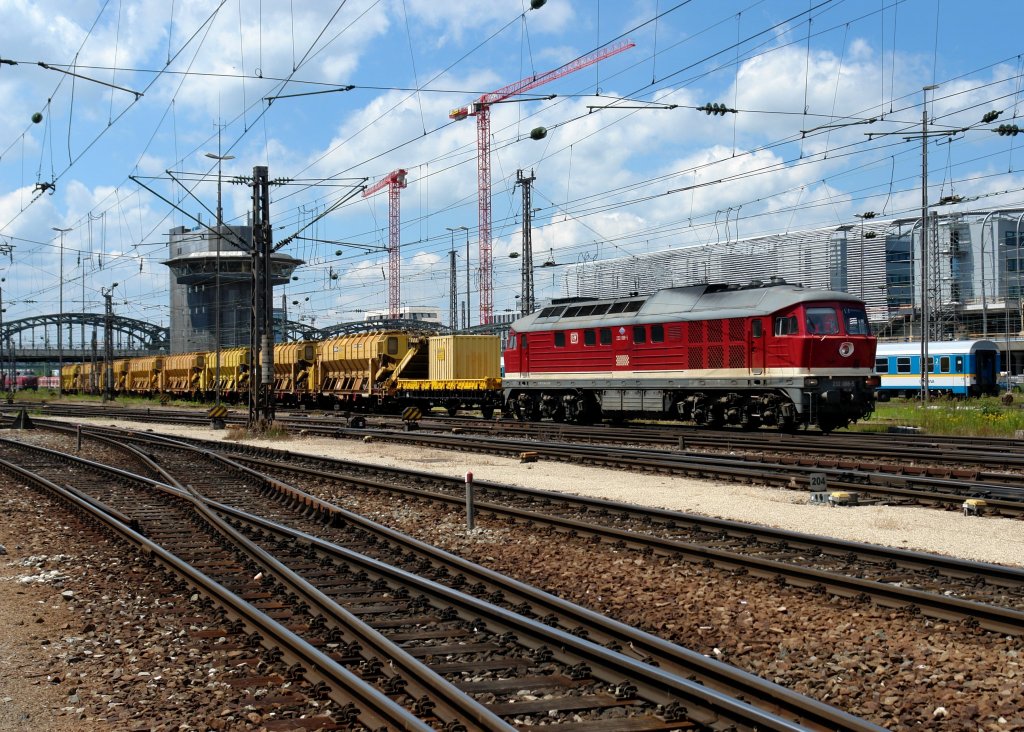 232 088 mit einem Bauzug am 13.06.2009 am Mnchner Hbf.