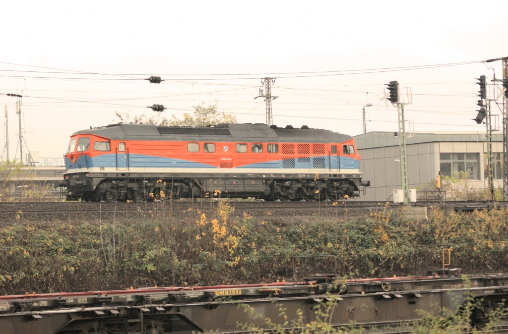 232 105-9 von der Nordbayrischen Eisenbahn, Aschaffenburg rollte am 16.11.2009 aus Mannheim kommend mit Ihren 120t Dienstgewicht und 2765 PS im Gterbahnhof Ludwigshafen(Rh.) ein.
Anschlieend wurde sie in der ehemaligen Richtungsgruppe Gleis 305 abgestellt und abgerstet.