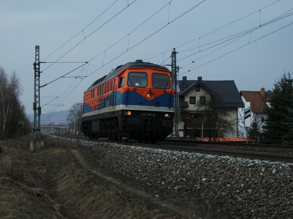 232 105 der NBE, ist am 30.03.11 Lz bei Stockheim(Oberfr) Richtung Kronach unterwegs.