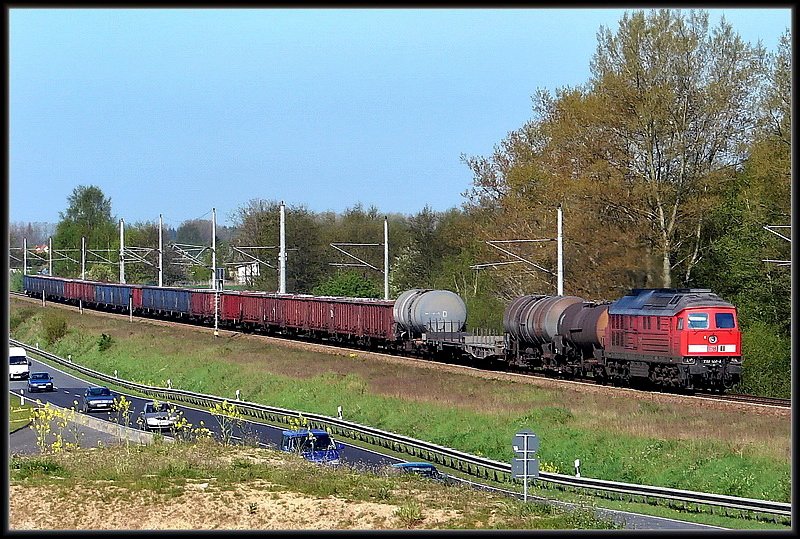 232 122-2 kommt mit FE45429 aus Rostock Seehafen. Kurz vor Stralsund am  05.05.08 