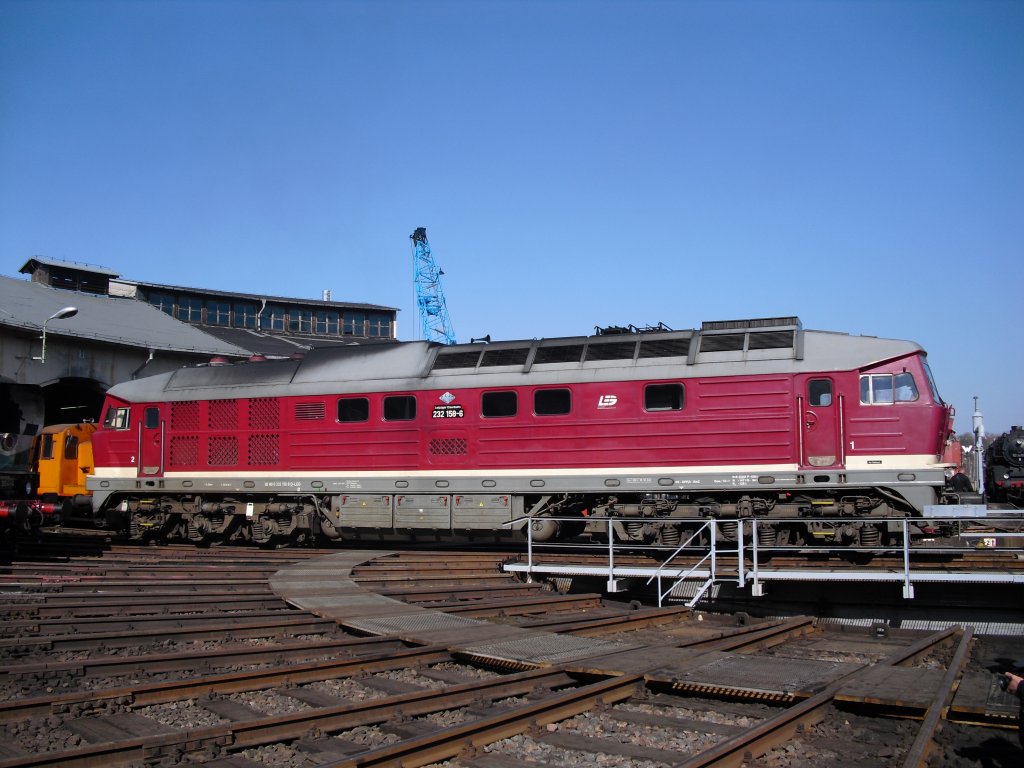232 158-6 der LEG konnte man am 17.04.10 in Nossen bewundern. Nochmal Vielen Dank an die Veranstallter, dass auf Wunsch wirklich jede Lok aus dem Lokschuppen gezogen wurde!!!