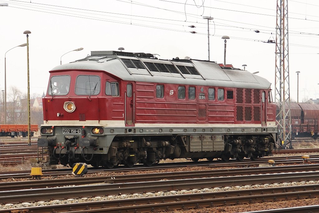 232 158 der LEG f�hrt zum Tanken in Angerm�nde am 27.03.2010