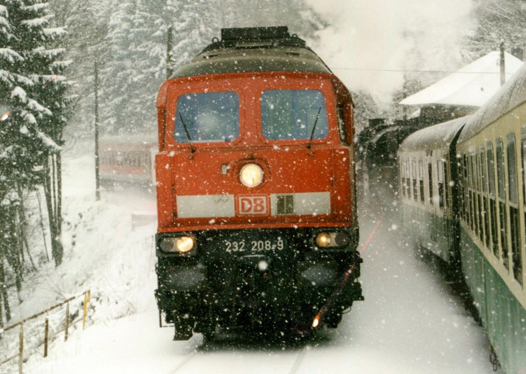 232 208-9 mit einer RB Erfurt- Meiningen in Gehlberg Scan-Foto (Rene)