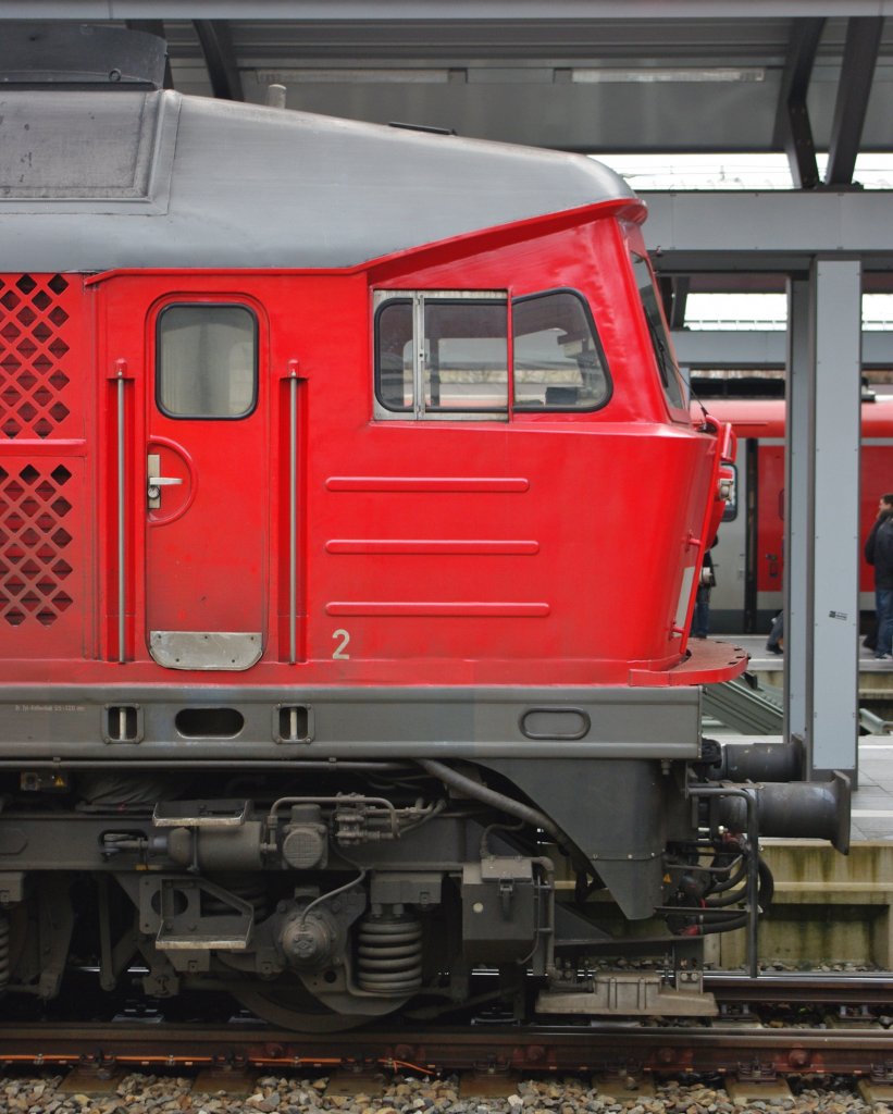 232 209-7 im Seitenprofil. Die Lok brachte am 06.12.2009 den Adventssonderzug aus Schweinfurt nach Erfurt. Aufgenommen in Erfurt.