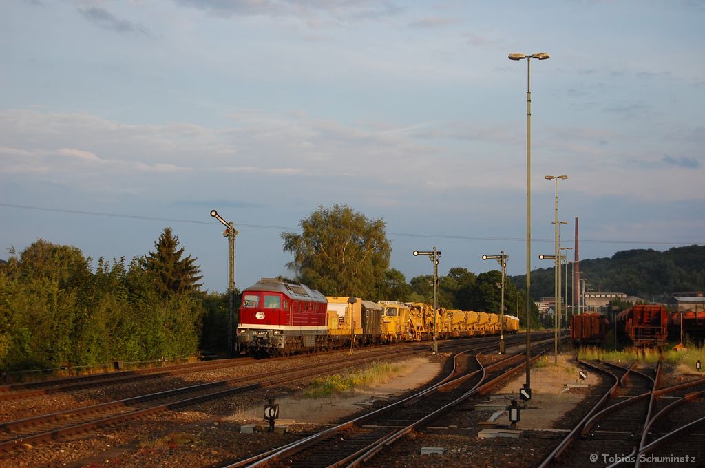 232 223 der Bahnbaugruppe mit Bettungsreinigungsmaschine am 14.07.2011 in Luitpoldhtte. Bei dem Himmel hatte ich wirklich Glck, der Zug hatte etwa 3,5 Stunden Versptung