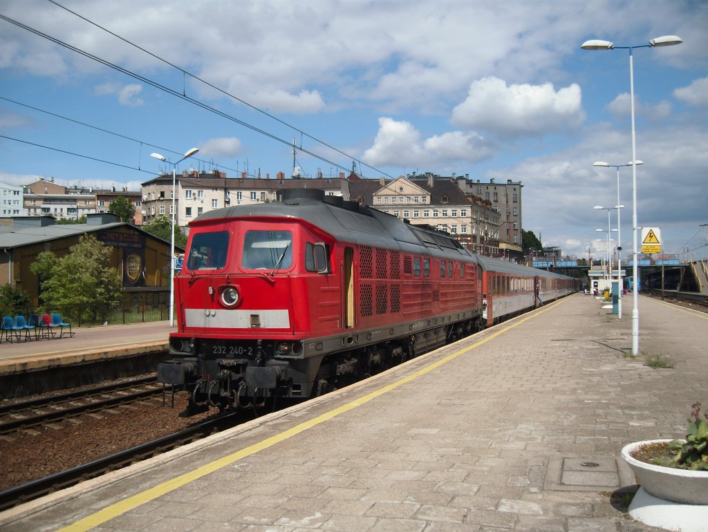 232 240 in Stettin, Szczecin Glowny mit dem EC 179 nach Prag
28.05.2011