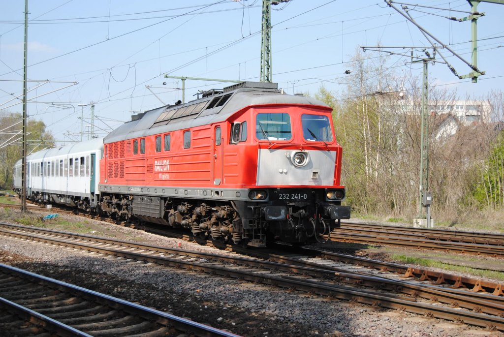 232 241, mit Panzerzug am 23.04.2010.