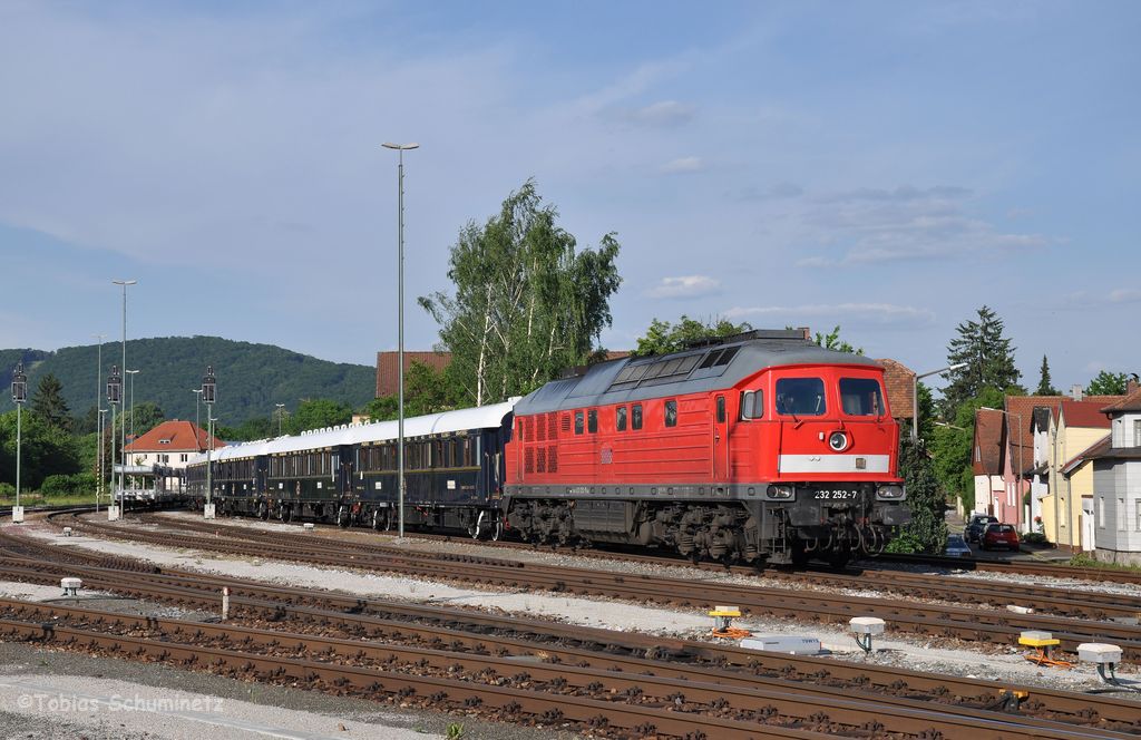 232 252 mit NF13450  VSOE Orient-Express  von Prag ber Paris nach Calais am 26.05.2012 bei der Ausfahrt aus Furth im Wald