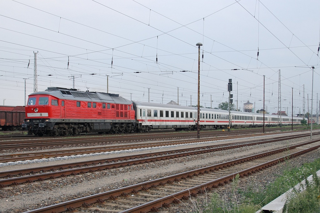 232 252 zieht den IC 145 am 13.08.2010 von Angerm�nde nach Stettin