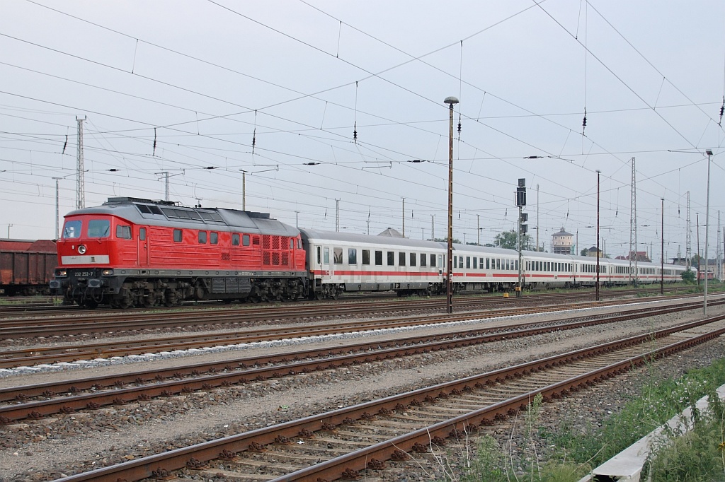 232 252 zieht den IC 145 am 13.08.2010 von Angermnde nach Stettin