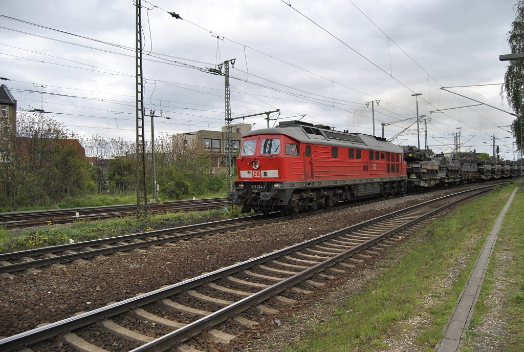 232 254-3, mit Panzerzug am 10.05.2010