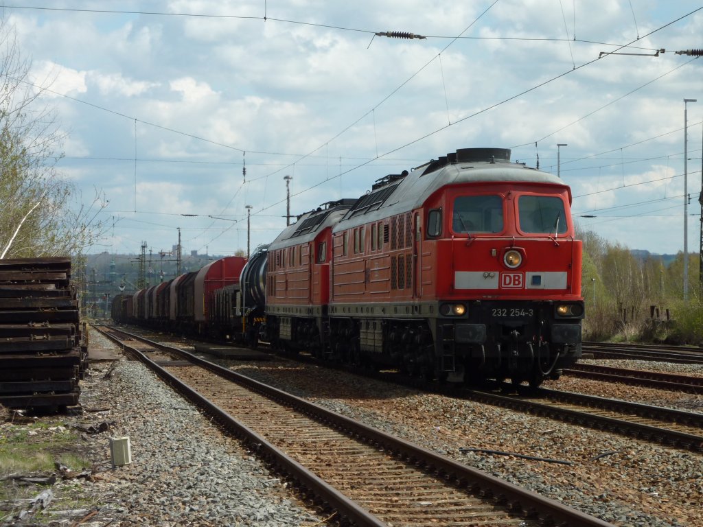 232 254+232 255+EZ 55515 (Mischer)in Zwickau als Umleiter auf dem Weg nach Nymburk am 21.4.12 