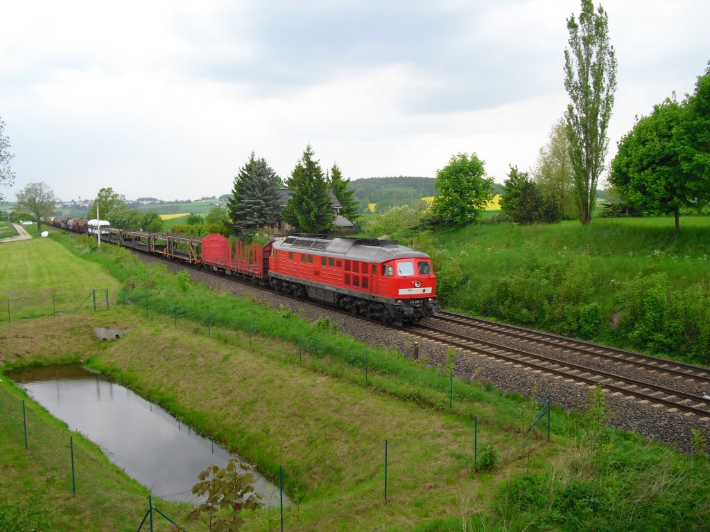 232 255-0 ist am 24.05.10 in Obermylau Richtung Reichenbach/V. unterwegs.