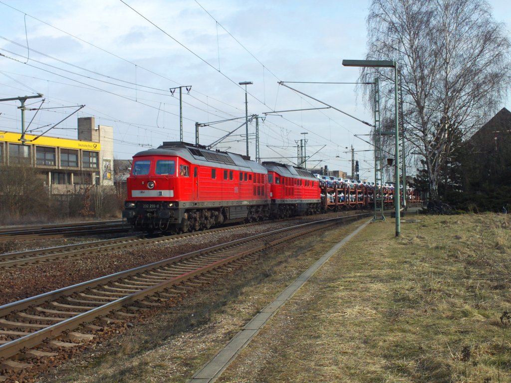 232 255-0, fährt in Doppelstraktion im März 10 aus Lehrte aus.