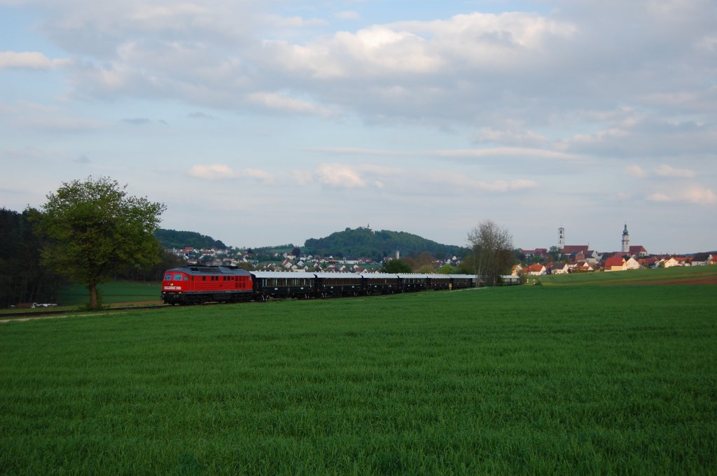 232 255 am 08.05.2010 mit DZ13250  VSOE-Orient Express  bei Sulzbach-Rosenberg