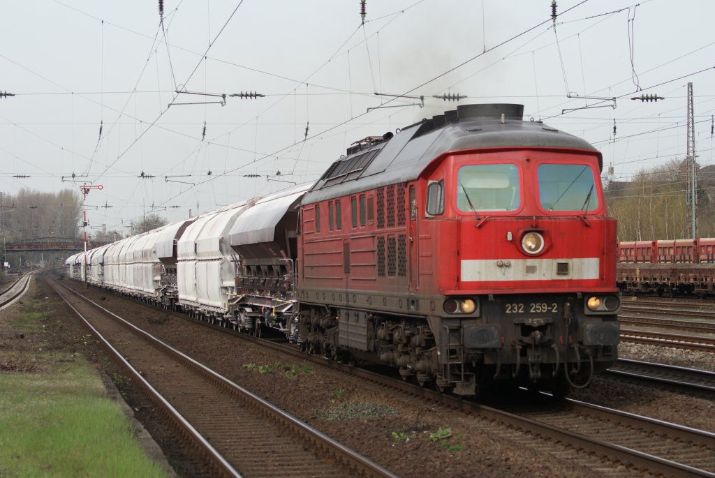 232 259-2 mit einem Kalkzug in Dsseldorf Rath am 07.04.2010