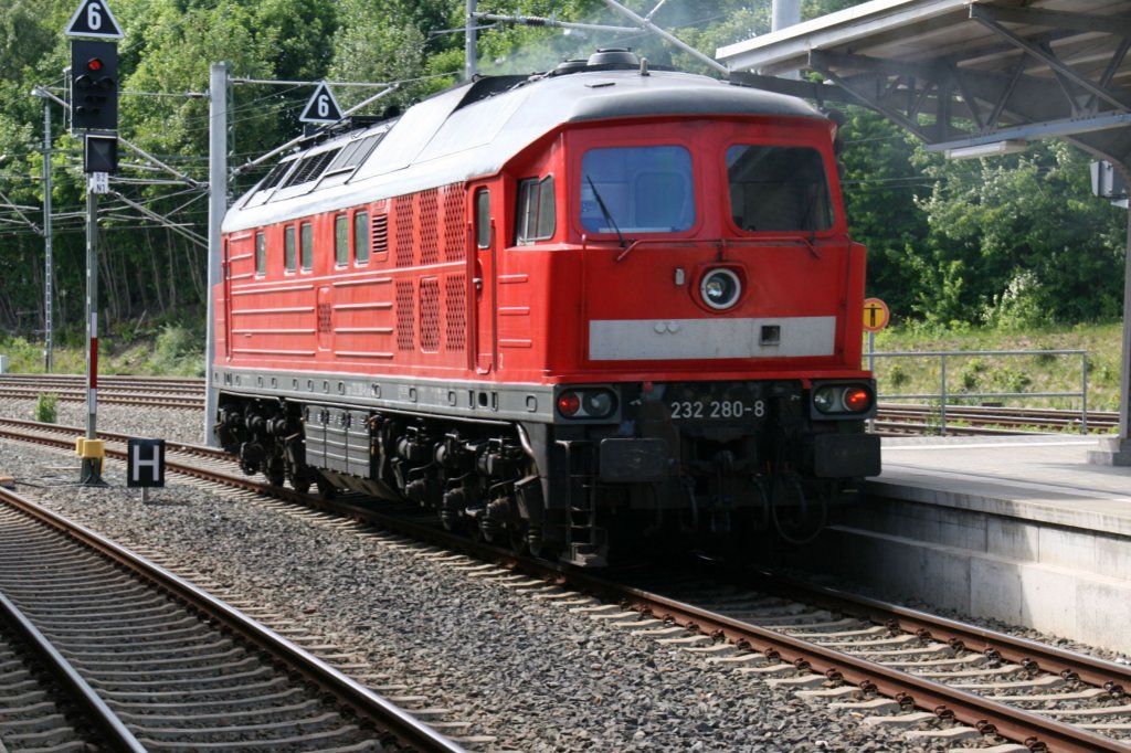 232 280 verlsst solo am 29.05.2011 den Bahnhof Reichenbach(Vogtl.)