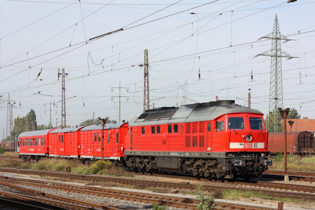232 347-5 rangiert in Magdeburg-Rothensee mit dem dort stationierten Hilfszug. Fotografiert am 28.09.2011. 