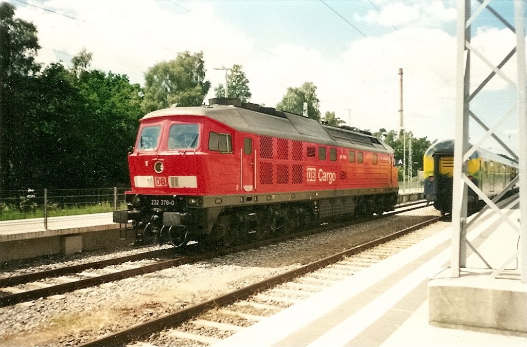 232 378 im Juli 1999 auf dem Umfahrgleis in Binz.