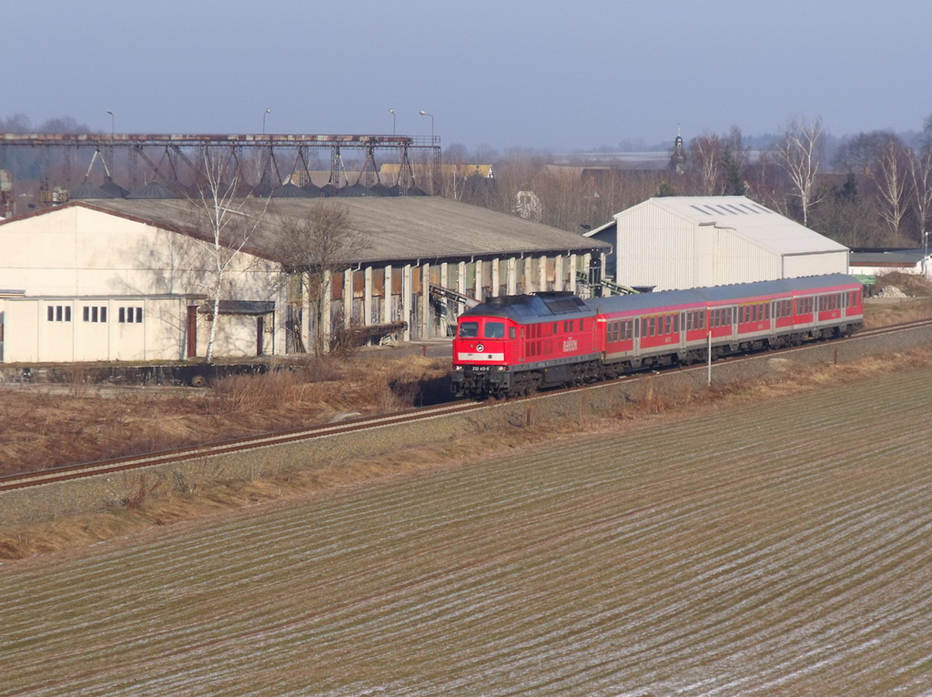 232-413 mit RE 3632 bei Einfahrt Schmlln/Thr. am 01.02.2011