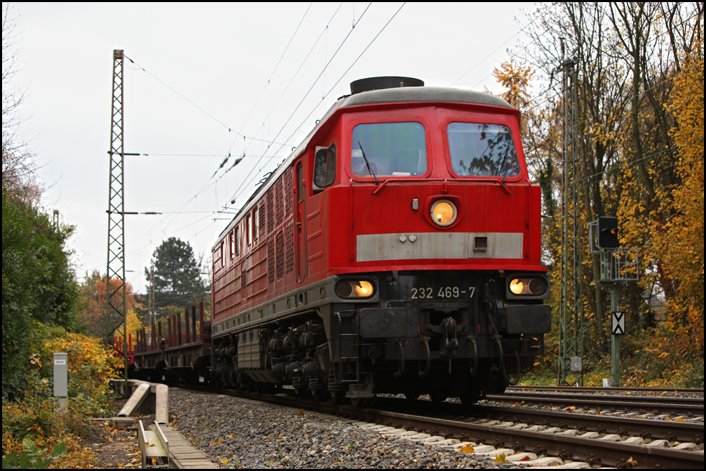 232 469 schleppt bei Bochum-Hamme ihren Leerzug von Bochum-Nord komment in Richtung Wanne-Eickel. (05.11.2010)