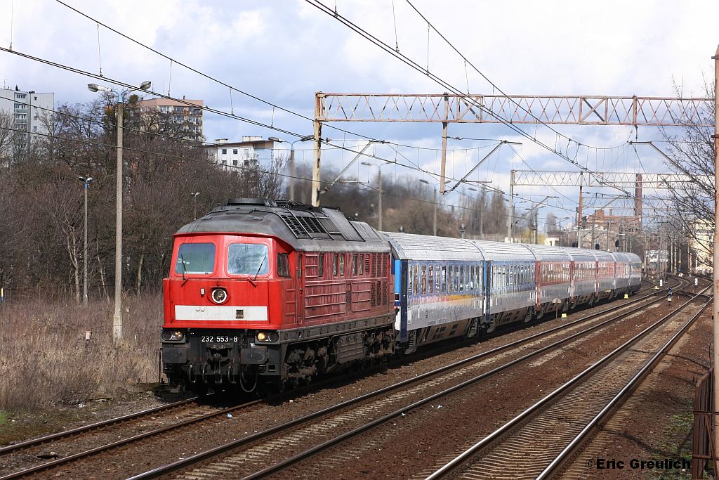 232 533 mit einem EC von Szczecin nach Prag in Szczecin am 31.03.2012.