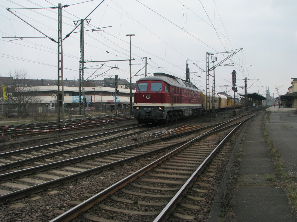 232 550, mnt Bauzug in Lehrte, am 25.03.2011