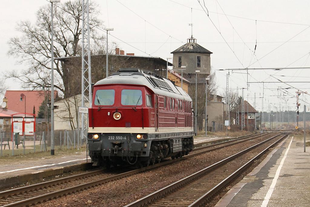 232 550 rollt am 13.02.2011 durch Lwenberg (Mark)