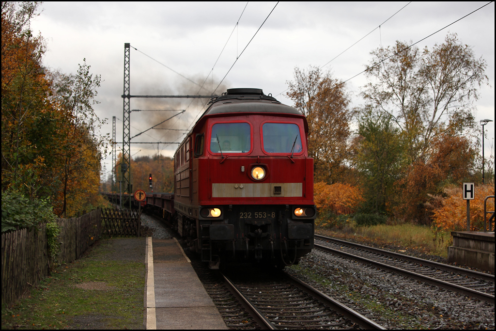 232 553 durchfhrt Bochum-Riemke mit einem Leerzug in Richtung Wanne. (04.11.2010)