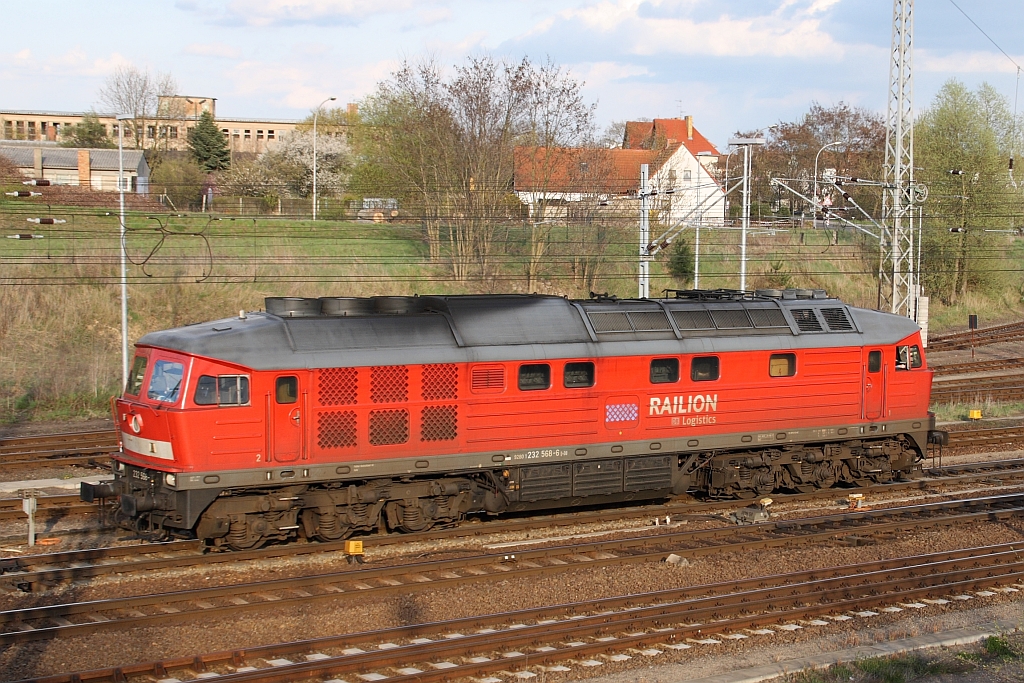 232 568 rollt zum IC nach Stettin, der kurz zuvor mit 120 127 in Angermnde angekommenen ist 22.04.2010
