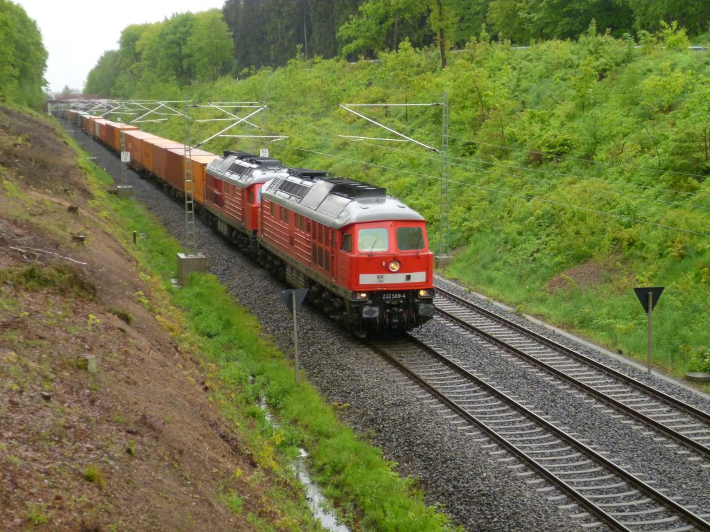232 569 und 233 511 fuhren am 27.05.13 den Umleiter durch das Vogtland, hier in J�ssnitz/V.