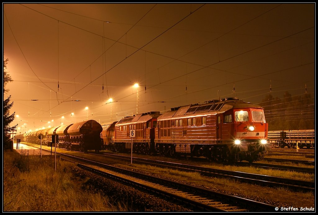 232 569 mit 232 675 stand am Abend des 24.10.09 mit einem Kali nach Wismar im Rostocker Seehafen.