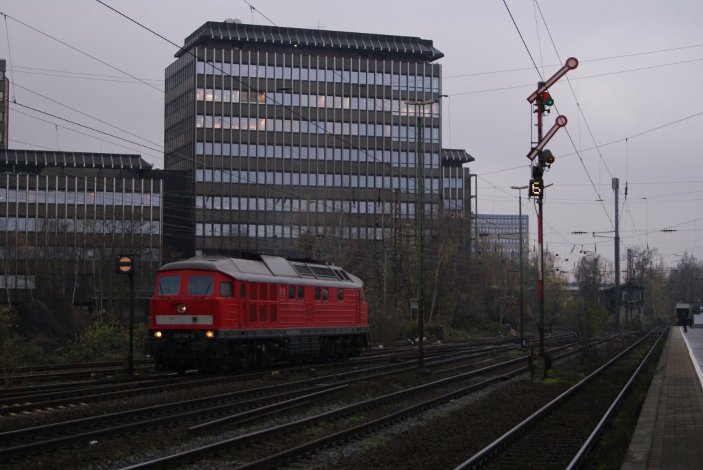 232 592-6 als Lz am rangieren in Dsseldorf-Rath am 25.11.2010