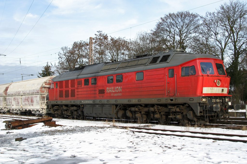 232 654 wartet am eisigen 24.12.09 in Ratingen-Lintorf auf Weiterfahrt