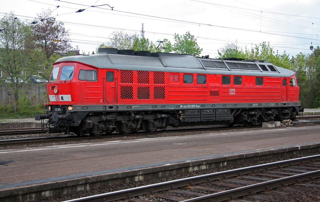 232 665-0 rangiert am Abend des 30.04.2010 im Bahnhof Bebra in den Feierabend.
