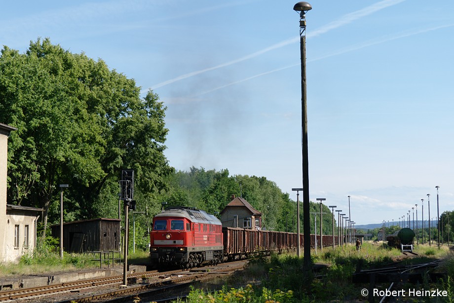 232 800-3 mit einem Schotterzug von O�ling in Stra�gr�bchen-Bernsdorf am 17.06.2011