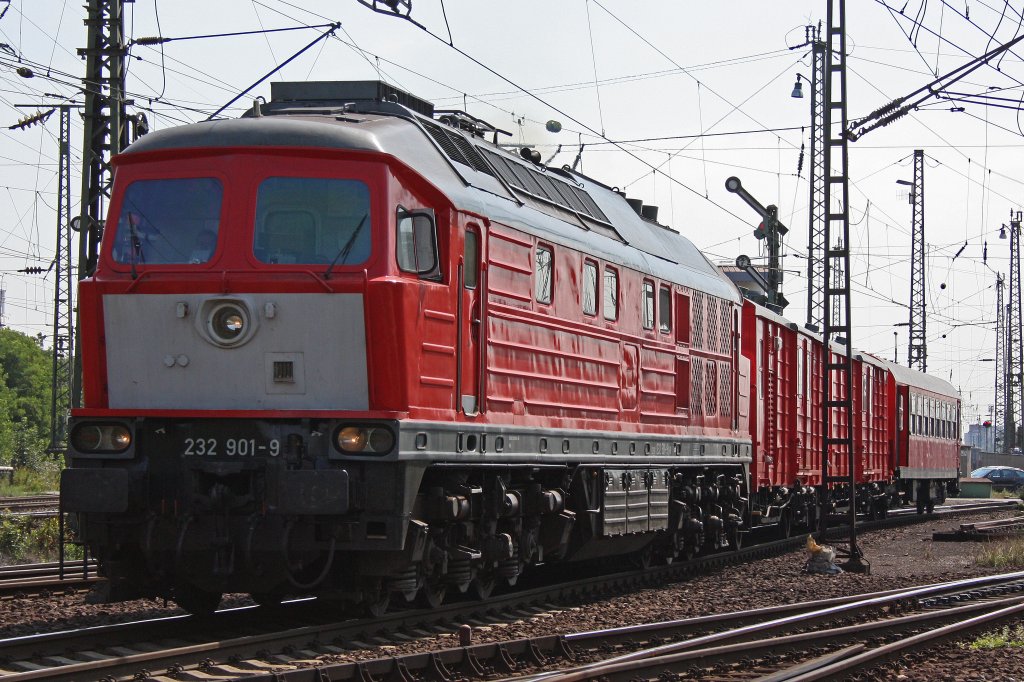 232 901 am 10.8.10 mit Notfallzug in Gremberg