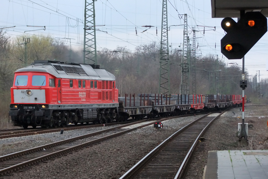 232 906-8 bei der Durchfahrt in Gelsenkirchen 26.3.2011
