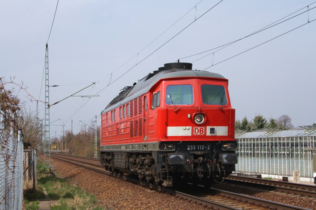 233 112-2 ist am 03.04.'12 als Lz durch Dresden-Stetzsch Richtung Friedrichstadt unterwegs. Bild wurde vom Bahnbergang zum Tierheim aufgenommen.