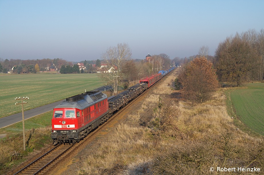 233 112-2 mit einem Mischer nach Horka in Uhsmannsdorf am 12.11.2011
