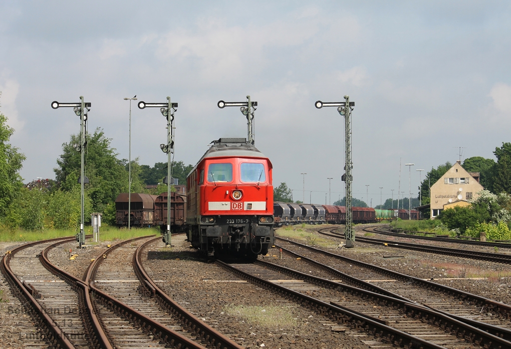233 176 beim Rangieren in Luitpoldhtte an der KBS 870 am 28.5.13