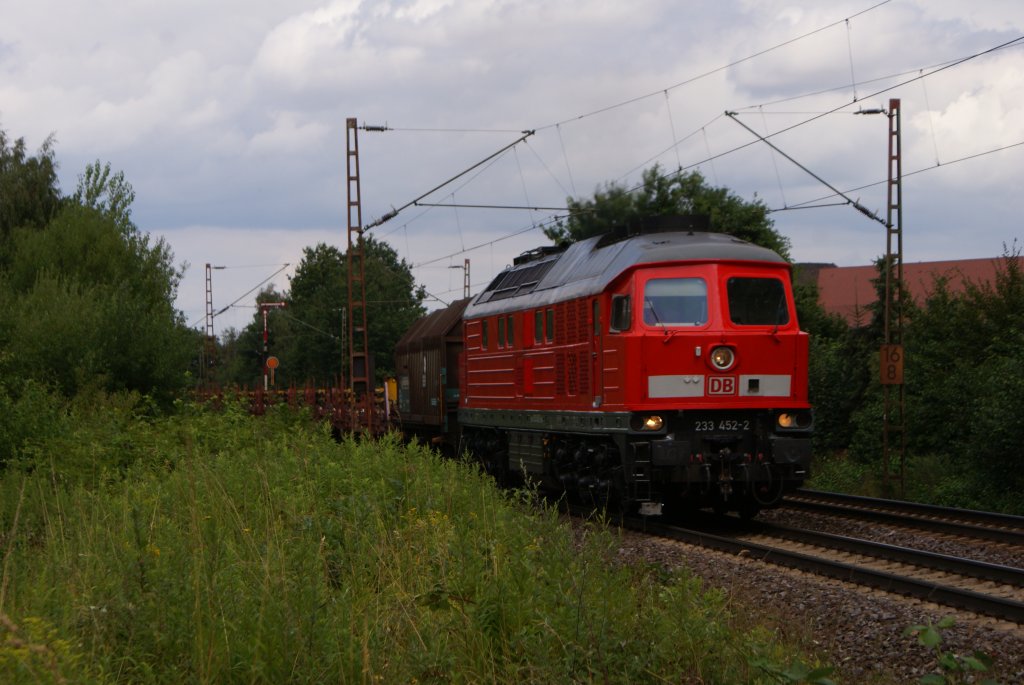 233 452-2 fuhr mit einem gemischten Gterzug durch Hannover Limmer am 30.07.2010