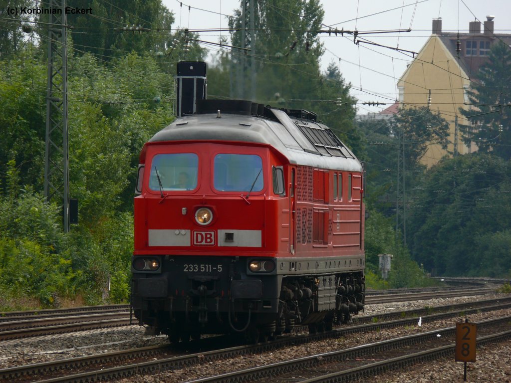 233 511-5 als Lz richtung Mnchen-Pasing bei der Durchfahrt in Mnchen-Heimeranplatz, 14.08.2010
