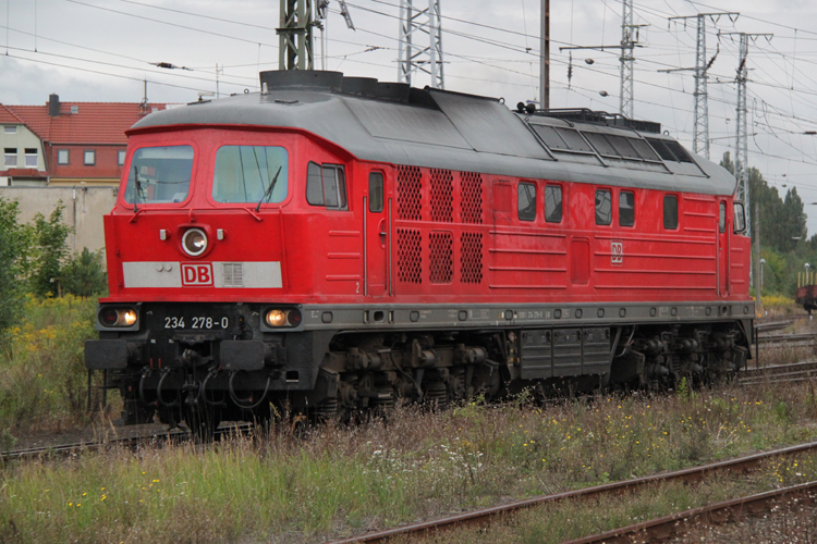 234 278-0 beim Rangieren im Bahnhof Stendal.27.08.2011