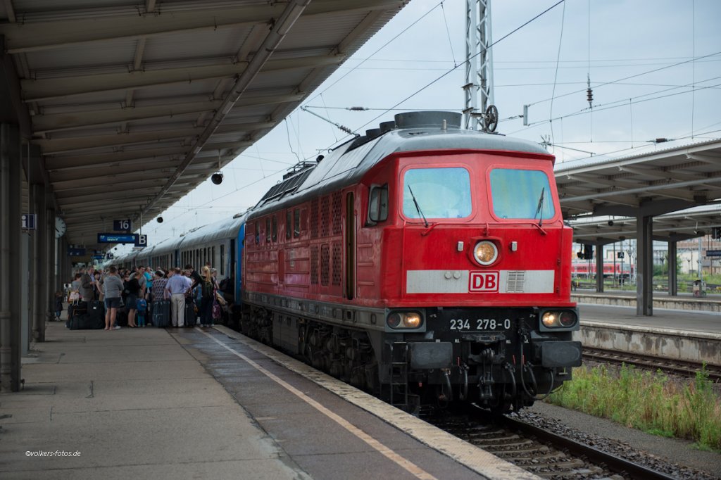 234 278 stellt im Juli 2012, 1249 in Berlin-Lichtenberg nach Moskau bereit.
Wegen Bauarbeiten geht die Reise ber die Ostbahn.