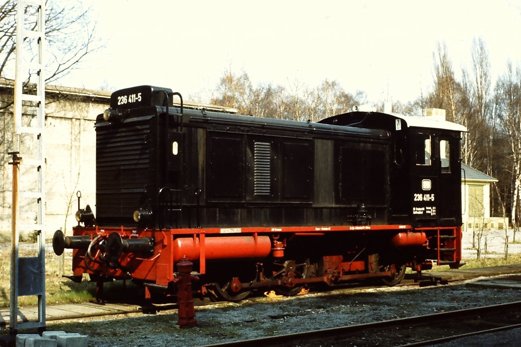 236 411 im April 1980 in Bremen-Sebaldsbrck.