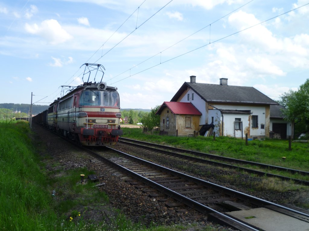 240 139 und 240 108 am 15.05.13 in Chotkov 

